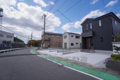 西側約7.7ｍの公道に面してます。