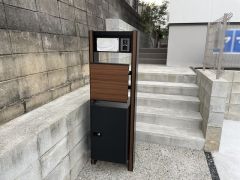 宅配ボックス付き＾＾お仕事中や外出時の荷物の受け取りに活用できそうですね＾＾