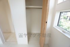 収納量たっぷりのクローゼット付です。