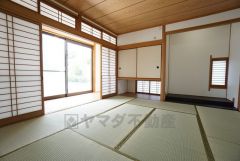 8帖。1階には、ホッとできる和室を用意。客間としてはもちろん、お子様のお昼寝スペースや書斎としても活躍してくれそうです＾＾ 