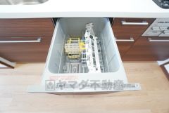 炊事時間を大幅に短縮できる食器洗浄乾燥機付き＾＾食器を洗う手間が減るので家族とのコミュニケーションの時間や自分の時間が増えますね。 