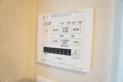 浴室暖房乾燥機付き＾＾梅雨の時期や花粉、PM2.5が酷いときなどの洗濯を干すのに重宝しそうですね＾＾