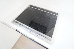汚れてもサッとふける、お手入れのしやすいIHクッキングヒーター。オール電化なので経済的です。