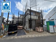 小学校まで徒歩5分、お子様の毎日の通学も安心＾＾最寄りバス停まで徒歩1分、大橋駅・博多駅行。