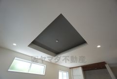 キッチン上部は折り上げ天井で開放感のあるこだわり空間＾＾