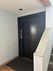 エレベーター完備＾＾忙しい時にもスムーズに外出できます。重い荷物やベビーカーの利用も安心です。買い物帰りなどに、上階でもラクに移動できますね＾＾