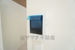 防犯はもちろん、セールスマン対策にもなるモニター付きインターホンです。お子さん1人での留守番時にも活躍しそうです。