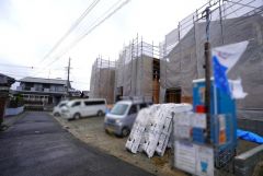 前面道路。西側約4ｍ公道。