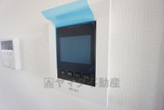 防犯はもちろん、セールスマン対策にもなるモニター付きインターホンです。 来訪者の顔が見えるので安心ですね＾＾