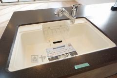 大きなお鍋も楽々洗える幅の広いシンクです＾＾