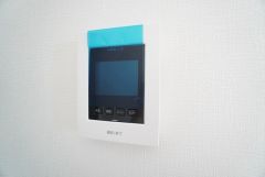 防犯性、セキュリティ対策に安心できるテレビモニター付きインターフォンです。セールスマン対策にもなり安心できます。