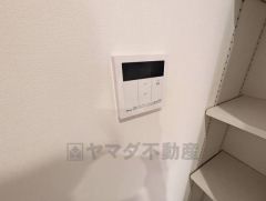 おいだき機能つきなのでお風呂に入る時間が異なるご家庭には嬉しいですね。ボタン一つで快適で便利な生活が＾＾