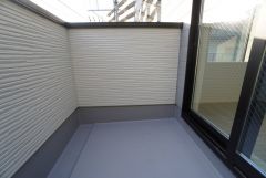 広々としたバルコニー。 天気のいい日にはお布団もまとめて干せそうですね＾＾