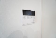 おいだき機能つきなのでお風呂に入る時間が異なるご家庭には嬉しいですね。ボタン一つで快適で便利な生活が＾＾