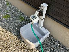 あると便利な外水栓。ガーデニングに、洗車に、泥遊びやペットの散歩の後に。