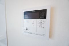 おいだき機能つきなのでお風呂に入る時間が異なるご家庭には嬉しいですね。ボタン一つで快適で便利な生活が＾＾