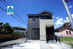 角地＾＾春日北小学校すぐ＾＾歩1分。歩5分圏にサニー、セブン、幼保育園、病院、ドラッグストアなど周辺充実＾＾