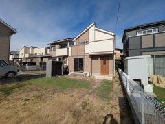 お庭付き＾＾日光浴やガーデニングはもちろん、お子さまの外遊びの場としても＾＾