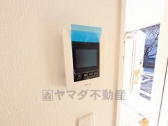 防犯はもちろん、セールスマン対策にもなるモニター付きインターホンです。 来訪者の顔が見えるので安心ですね＾＾