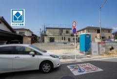 10年間の瑕疵保証が付いた安心の新築戸建。2面バルコニーで日当たり良好。