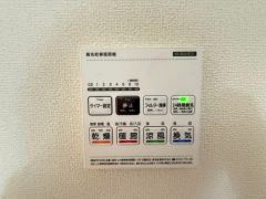 浴室暖房乾燥機には、暖房、乾燥、涼風、換気の4つの機能が付いています。タイマー付きです。換気・雨の日の洗濯も安心です＾＾
