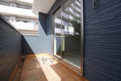 天気のいい日にはお布団もまとめて干せそうですね＾＾