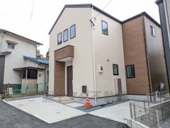 駐車スペースはゆとりある2台分を確保。マイカー用に、お客さま用に、余裕を持ってご利用いただけます。