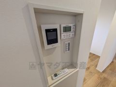 防犯はもちろん、セールスマン対策にもなるモニター付きインターホンです。お子さん1人での留守番時にも活躍しそうです。