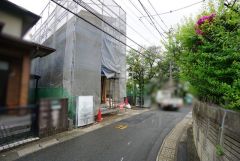 前面道路含む現地写真。