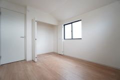 明るい洋室です。開放的な優しい雰囲気になっています＾＾