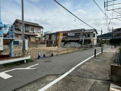 前面道路は西側約5.4ｍ～5.7ｍの公道に面しています＾＾