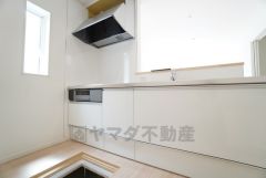 対面式キッチンなのでリビングにいるご家族とコミュニケーションを取りながら洗い物や、お料理が楽しめそうですね＾＾ 