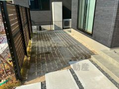 広々としたお庭付き＾＾周囲からの目線も気にならず、BBQやお子様のプールなども楽しめそうです＾＾