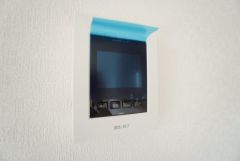 防犯性、セキュリティ対策に安心できるテレビモニター付きインターフォンです。セールスマン対策にもなり安心できます。