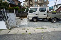 駐車スペースはゆとりある2台分を確保。マイカー用に、お客さま用に、余裕を持ってご利用いただけます。