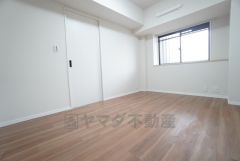 住む人のこだわりを活かす洋室＾＾ 机やベッドを置いても余裕があります。 子ども部屋としてもおすすめです＾＾