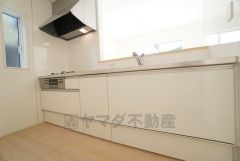 対面式キッチンなのでリビングにいるご家族とコミュニケーションを取りながら洗い物や、お料理が楽しめそうですね＾＾