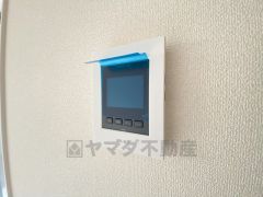 防犯はもちろん、セールスマン対策にもなるモニター付きインターホンです。