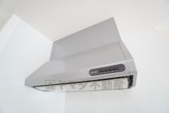 調理時の蒸気や匂いが換気扇に誘導され、効率的に排煙ができます＾＾