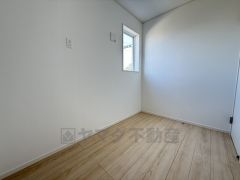 2階に居室から独立したテレワークルーム付き。納戸としてもお使いいただけます。