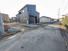 前面道路は北側約4.1ｍの公道に面しています。