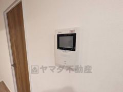 防犯はもちろん、セールスマン対策にもなるモニター付きインターホンです。お子さん1人での留守番時にも活躍しそうです。