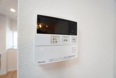 おいだき機能つきなのでお風呂に入る時間が異なるご家庭には嬉しいですね。ボタン一つで快適で便利な生活が＾＾