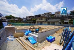 生活がワンフロアで完結する平屋建て＾＾敷地約81坪。駐車3台分＾＾西鉄バス「六本松」歩3分。