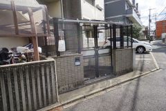 しっかりと扉の閉まるゴミ置き場。ゴミが散らかる心配もありません。