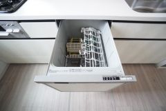 炊事時間を大幅に短縮できる食器洗浄乾燥機付き＾＾食器を洗う手間が減るので家族とのコミュニケーションの時間や自分の時間が増えますね。