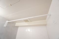 浴室暖房乾燥機付き＾＾梅雨の時期や花粉、PM2.5が酷いときなどの洗濯を干すのに重宝しそうですね＾＾