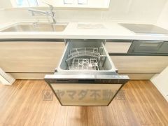 炊事時間を大幅に短縮できる食器洗浄乾燥機付き＾＾食器を洗う手間が減るので家族とのコミュニケーションの時間や自分の時間が増えますね。