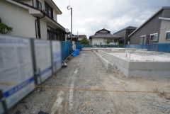 駐車スペースはゆとりある2台分を確保。マイカー用に、お客さま用に、余裕を持ってご利用いただけます。