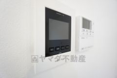 防犯はもちろん、セールスマン対策にもなるモニター付きインターホンです。